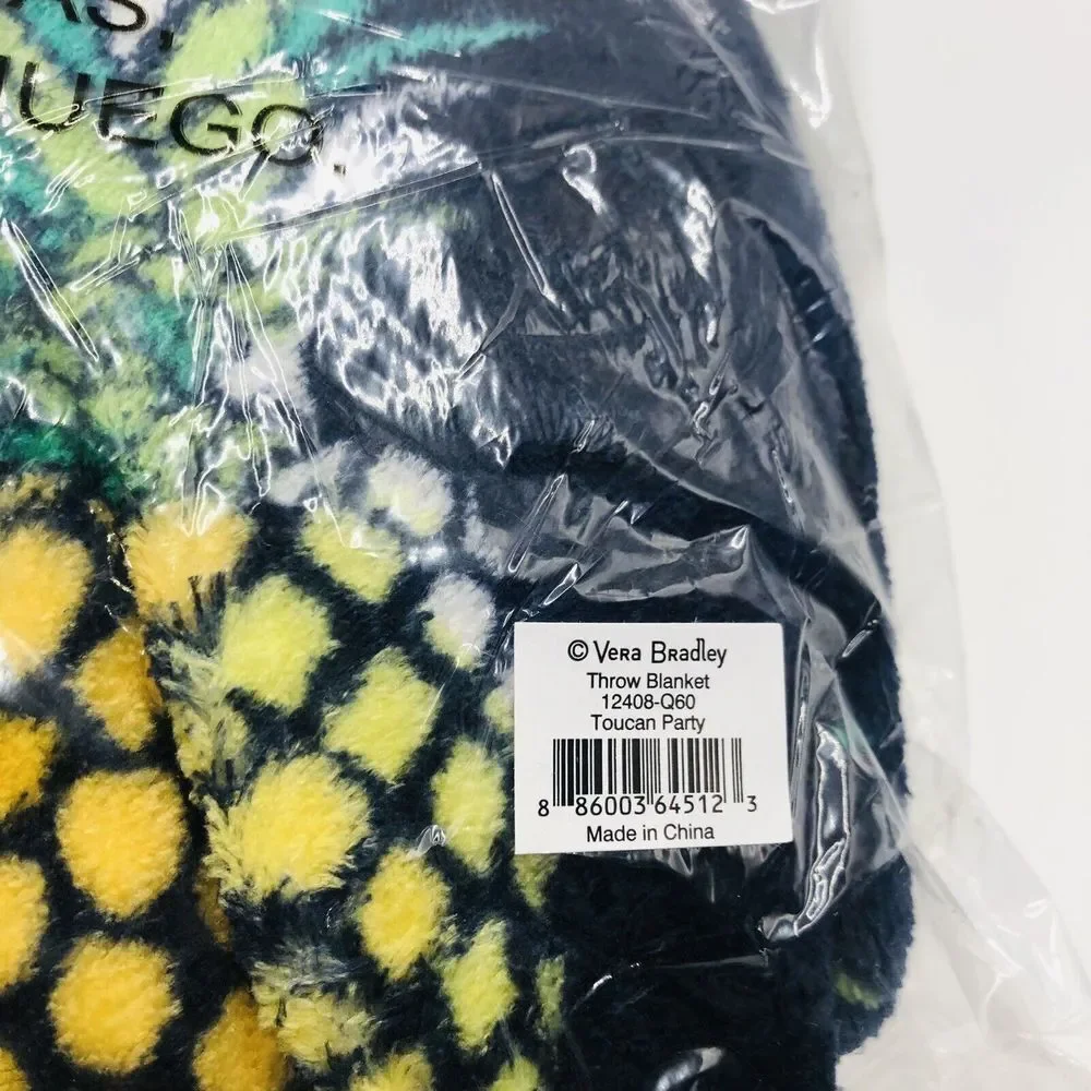Brand New Vera Bradley Fleece Throw Blanket Toucan Party Pineapples Warm Blanket
